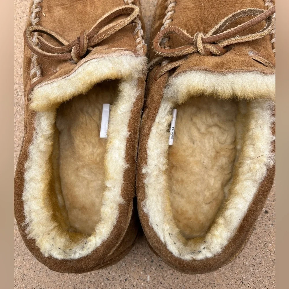 L.L. Bean Kids Moccasins Slippers Hard Bottom Lamb’s Fur Sz 4 Girl Boy